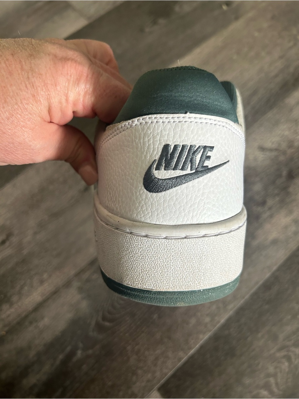 Nike White and green Force Low-Top Leather Sneakern